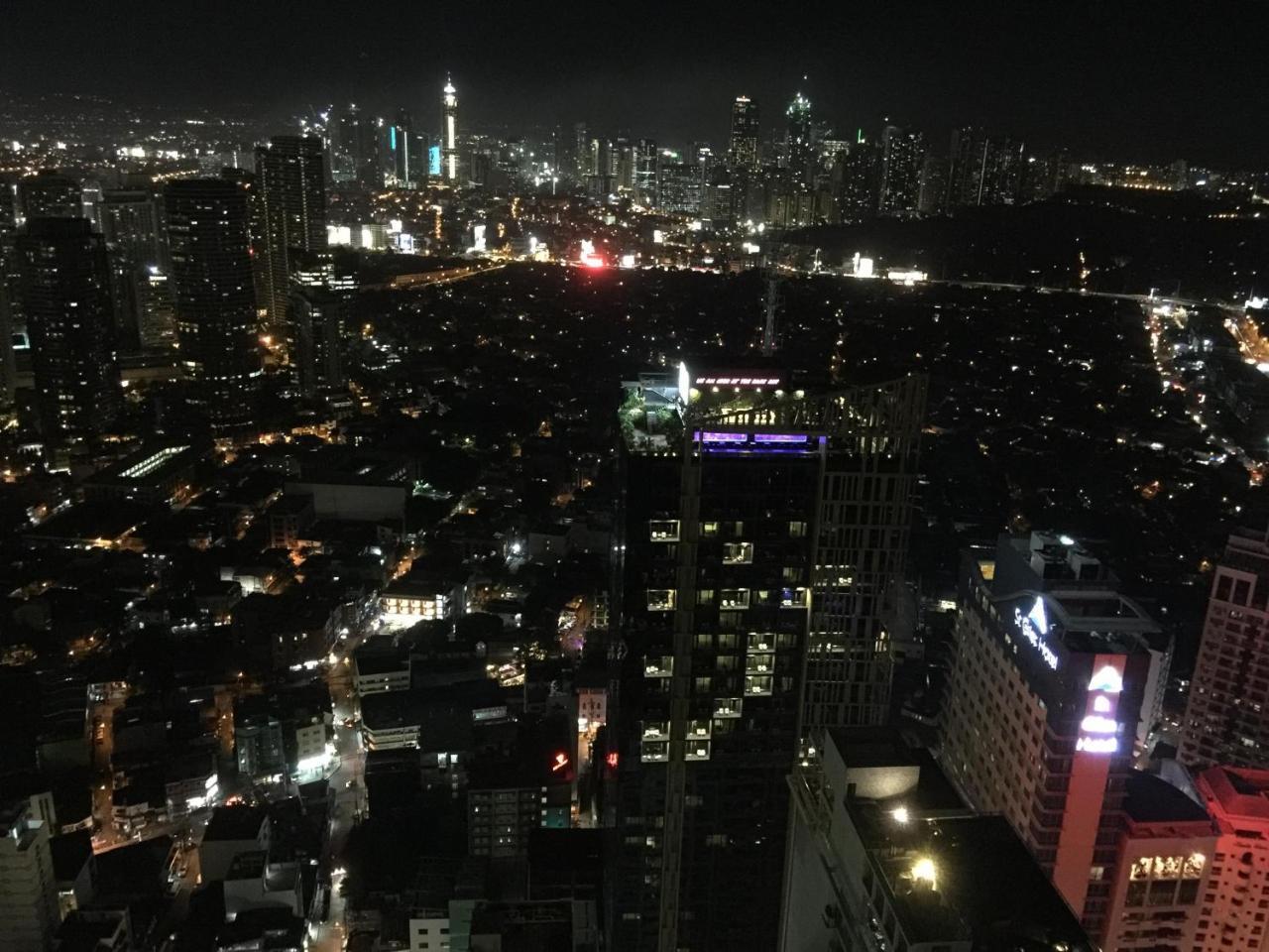 Seven Doors Aparthotels In Gramercy Makati Makati City Exterior photo