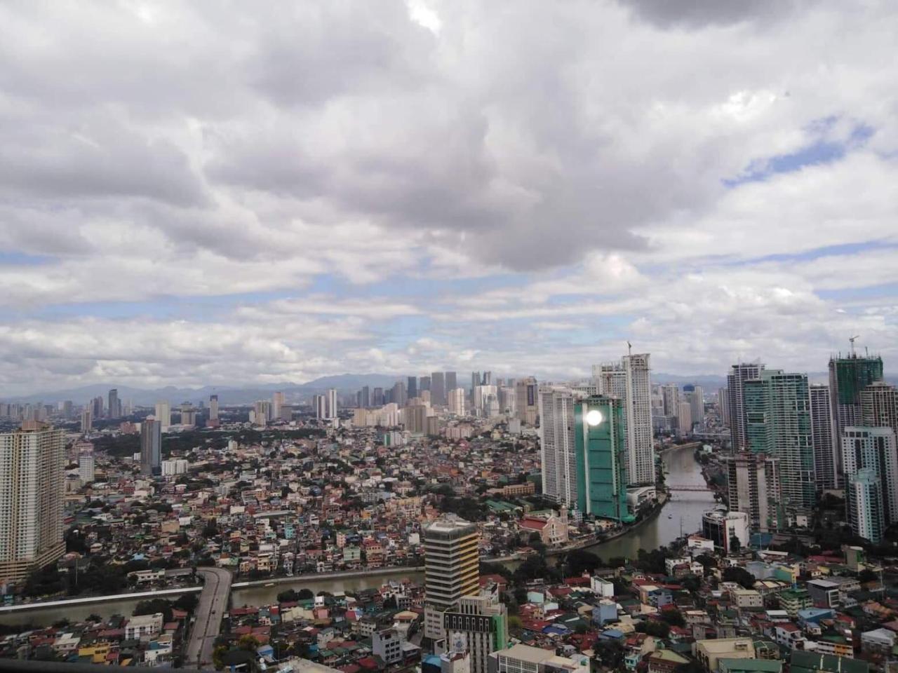 Seven Doors Aparthotels In Gramercy Makati Makati City Exterior photo