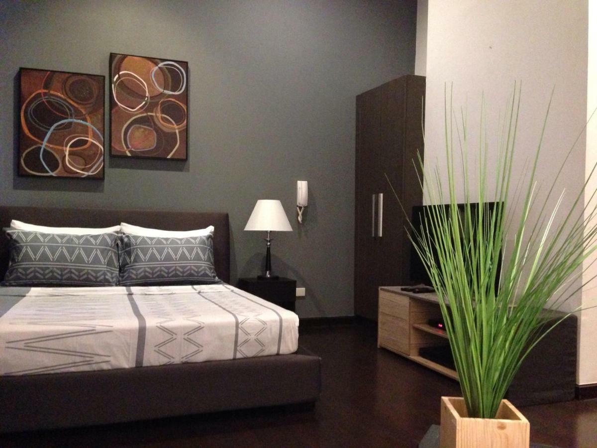 Seven Doors Aparthotels In Gramercy Makati Makati City Exterior photo
