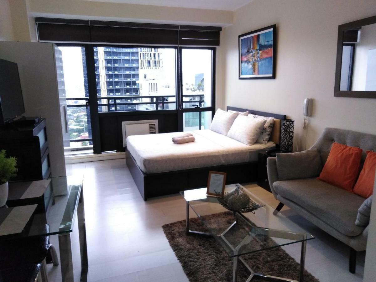 Seven Doors Aparthotels In Gramercy Makati Makati City Exterior photo